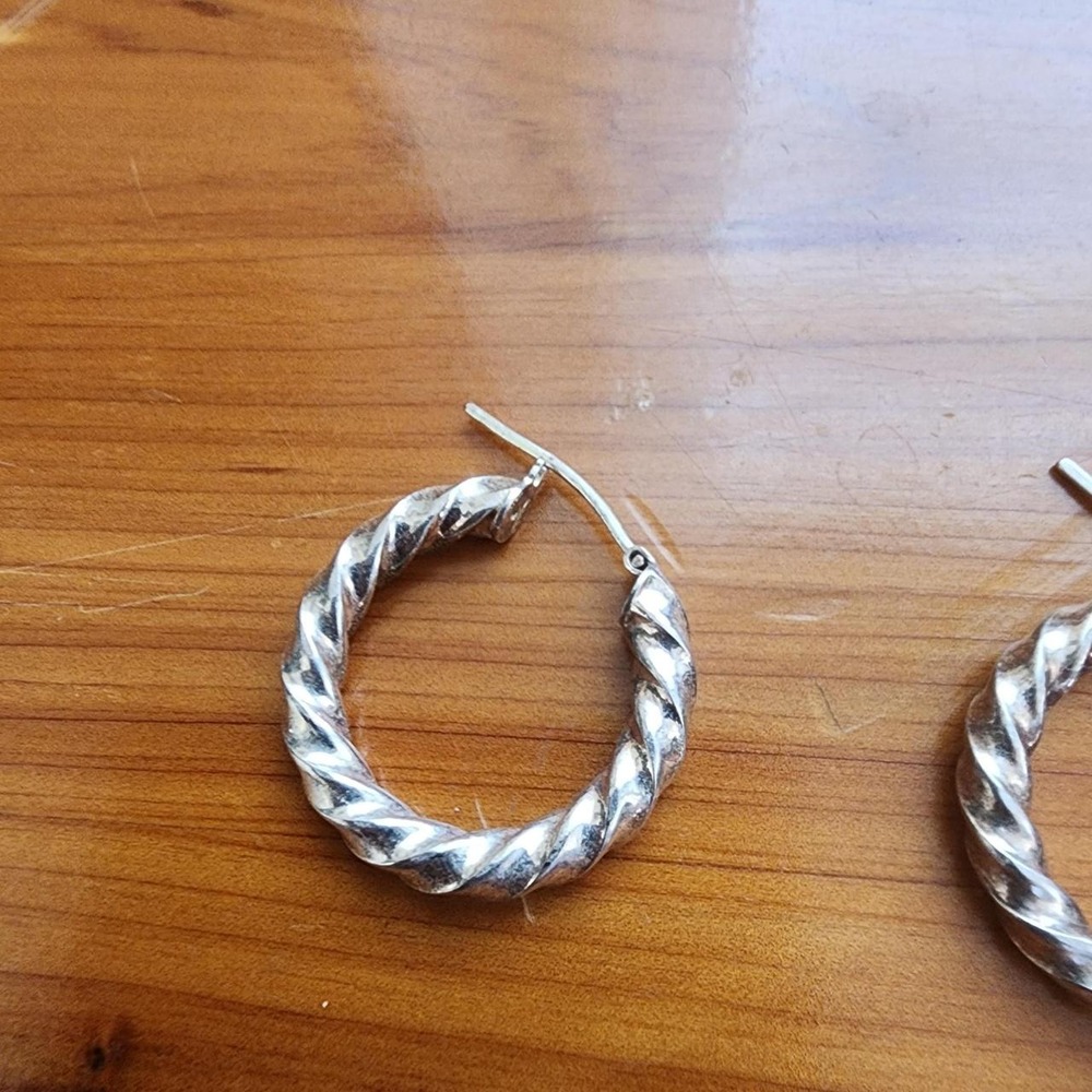 90's Vintage Silver Colored Twisted Rope Design Pierced Hoop Earrings - Picture 8 of 8